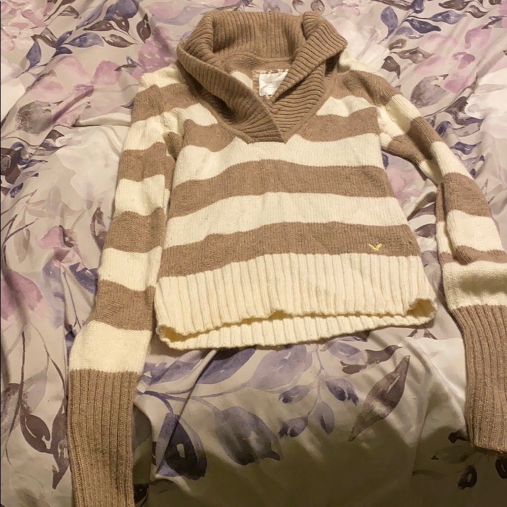 American Eagle cream and tan colored sweater
